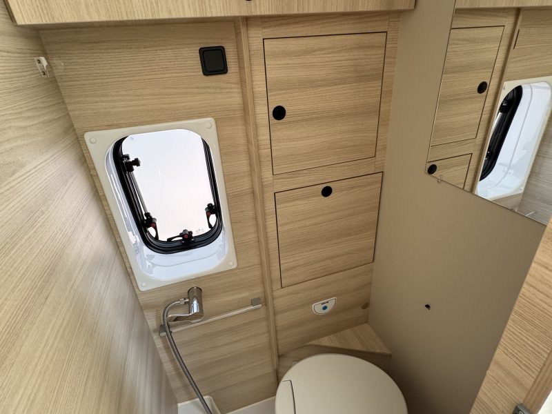 Fourgon Challenger V114S SPORT EDITION &ndash; toit relevable